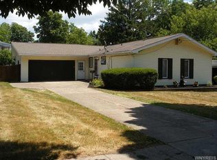 18 Lenora Dr, Hamburg, NY 14075