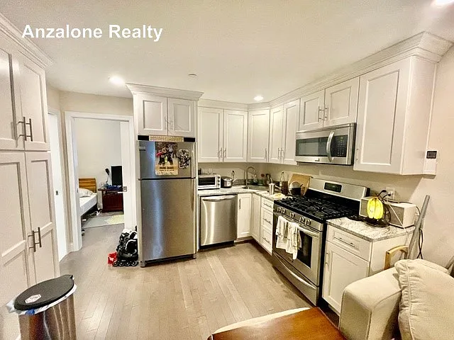 2 bed, 550 sqft, $3,450 — Photo 3