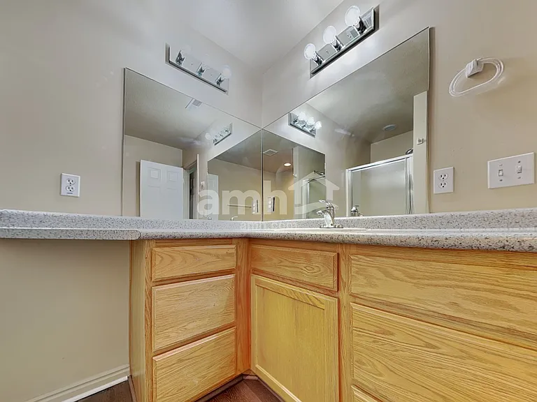 420 N Madison Ave — Photo 10