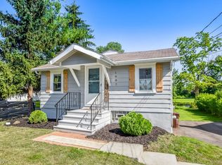 1087 Portage Lakes Dr, Akron, OH 44319