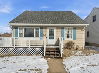 624 40th St NE, Cedar Rapids, IA 52402