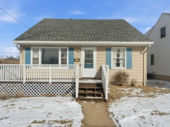 624 40th St NE, Cedar Rapids, IA 52402