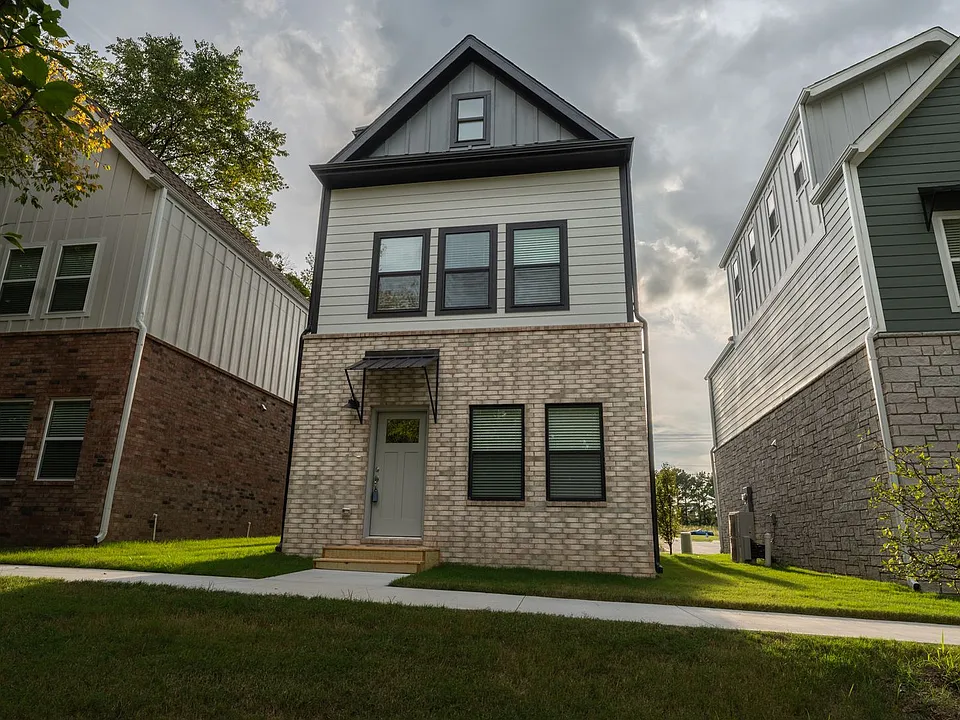 1327 S Van Buren Ave