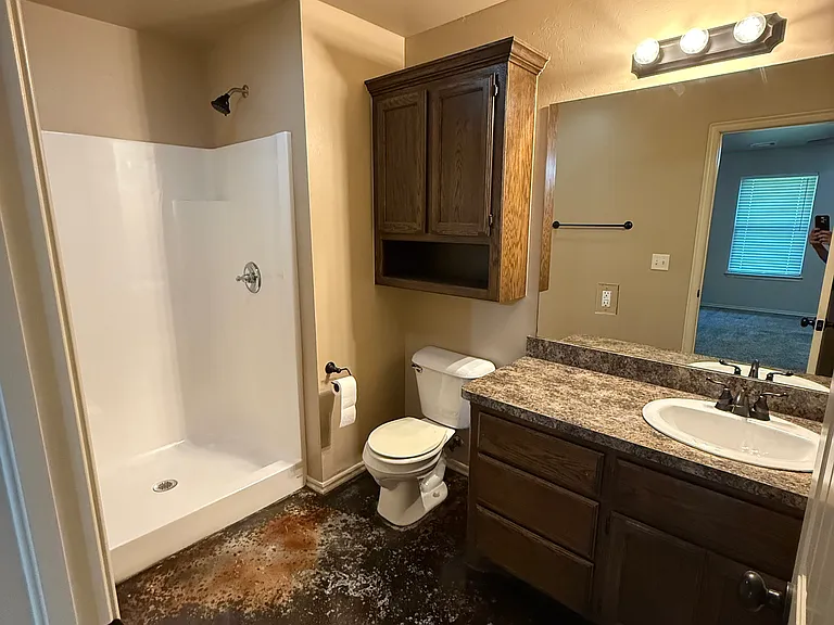 810 Russell Cir — Photo 10