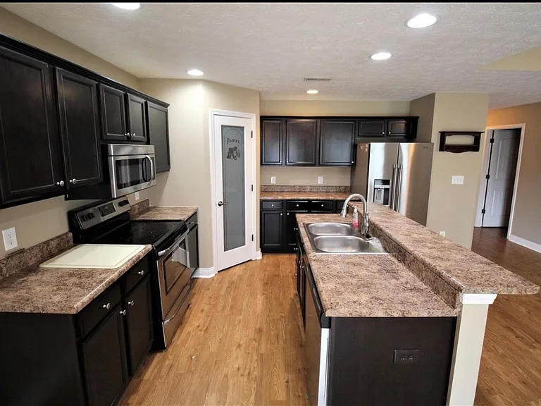 2831 Atlas Dr — Photo 2