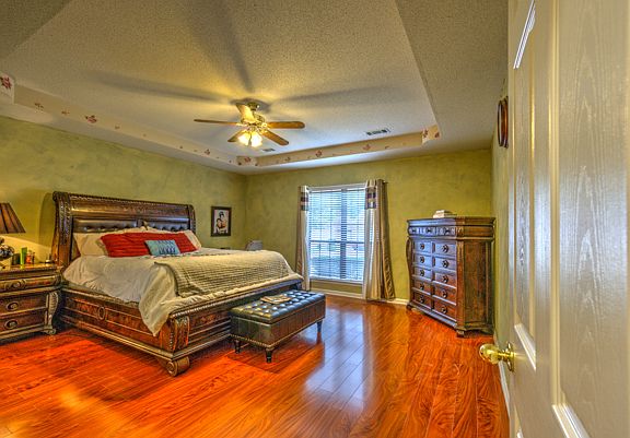 Master Suite w/Tray Ceiling