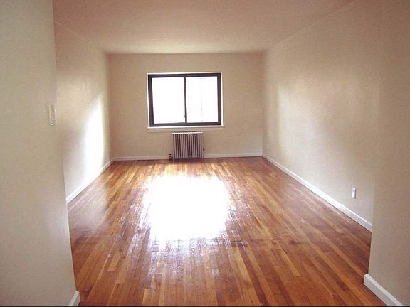 5th image of 268 Bay 17 St #A2