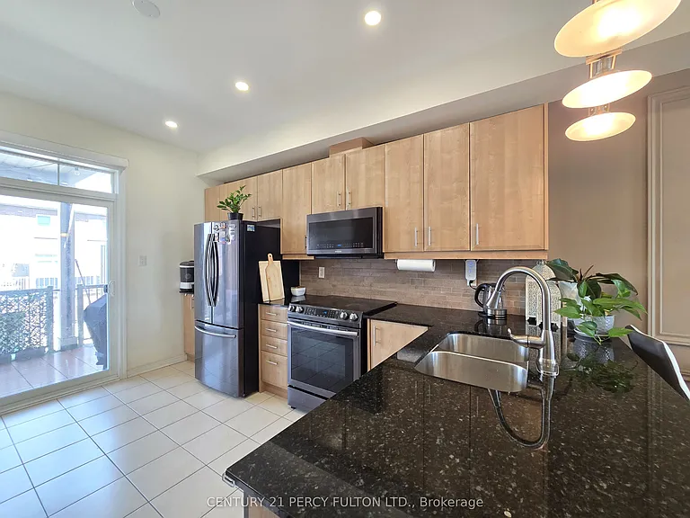 1389 Salem Rd N — Photo 4
