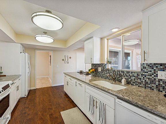 3rd image of 10806 W CAMEO Drive