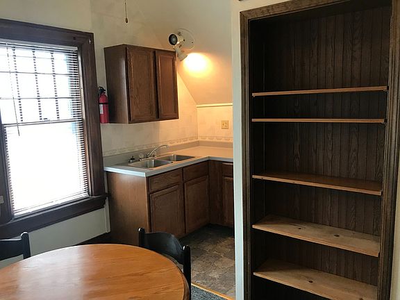 3rd image of 230 W 9th St #22-1