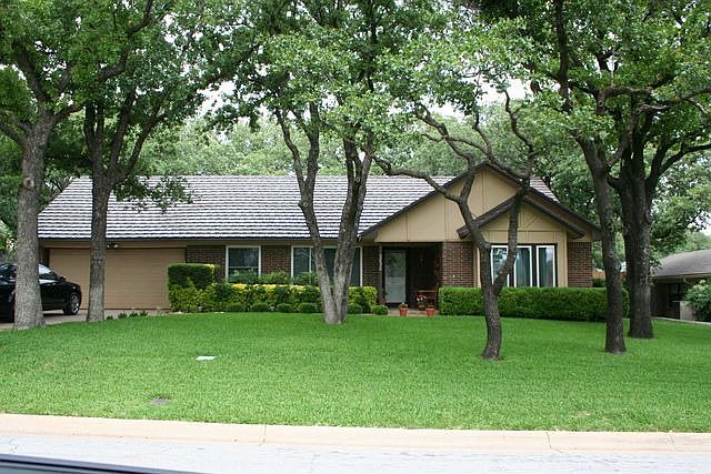 1st image of 2830 Summerdale Dr