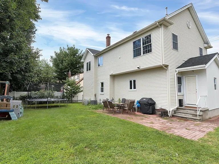39-10 Berdan Ave — Photo 34
