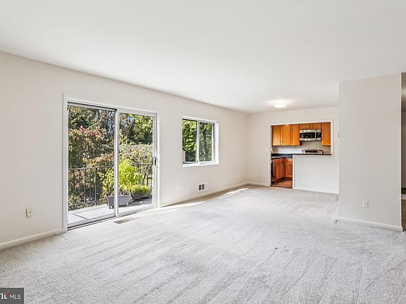 5th image of 10606 Montrose Ave APT 204