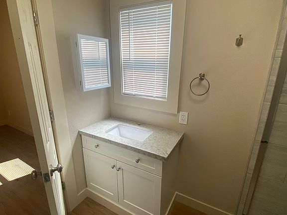 3rd image of 129 College St #1