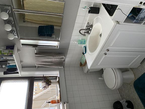 4th image of 4501 N Troy St #618