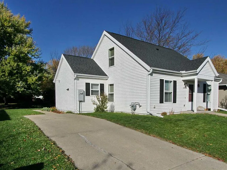2503 Aster Ave — Photo 2