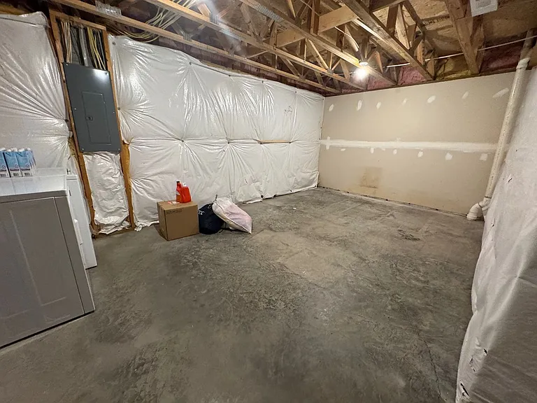 3046 Crystal Spring Ln — Photo 16