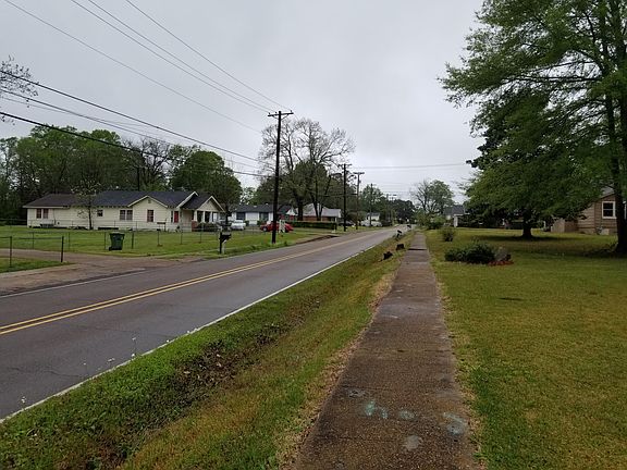 2nd image of 303 S Jones Ave