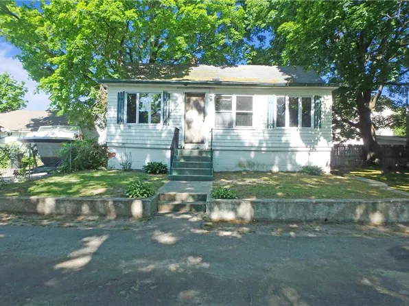 11 Lavoie Ct, West Warwick, RI 02893