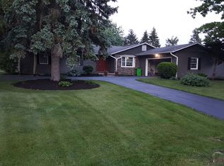 3780 Smith Kramer St NE, Hartville, OH 44632