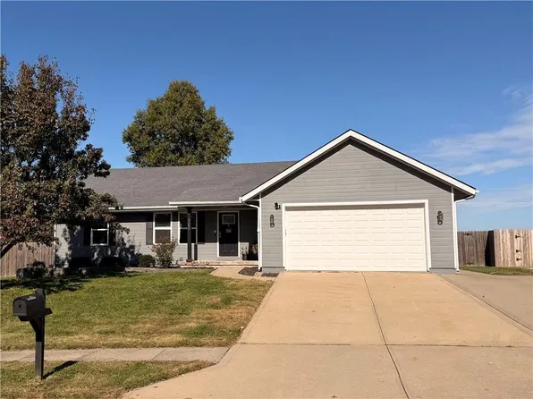 800 Diamond Ct, Smithville, MO 64089