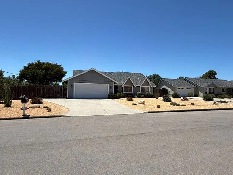 1309 Cheyenne Ln — Photo 1