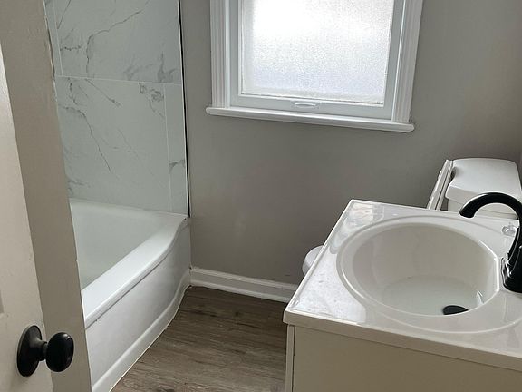 3rd image of 18406 Lewis Dr