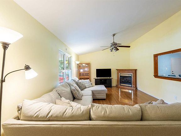 2nd image of 9737 Green Tree Ln