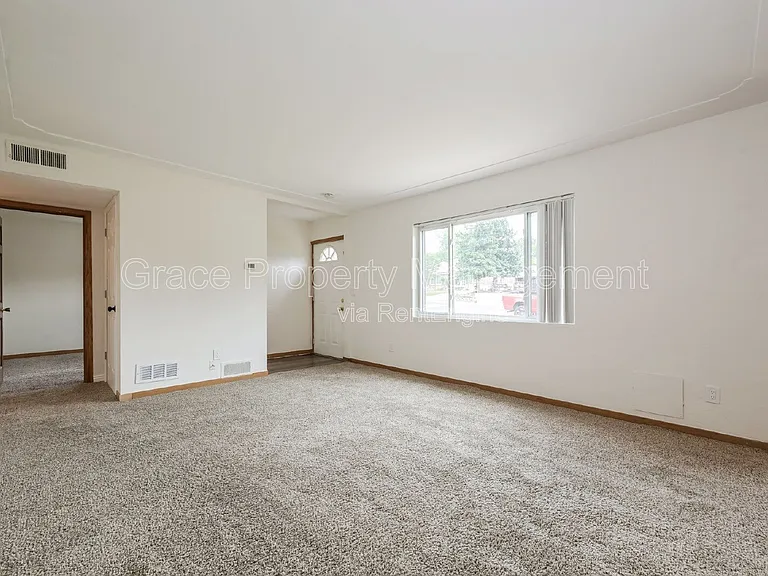 9301 Ellen Ct — Photo 4
