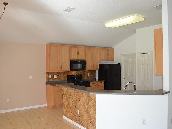 4th image of 516 N Valencia Cir SW