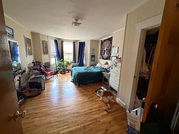 3rd image of 12 Cross St E #1