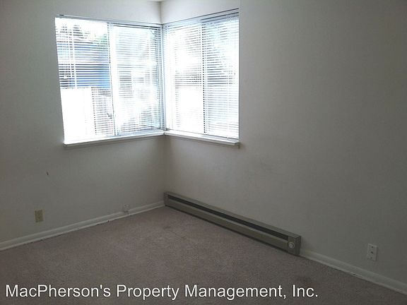 4th image of 12321 11th Ave NE