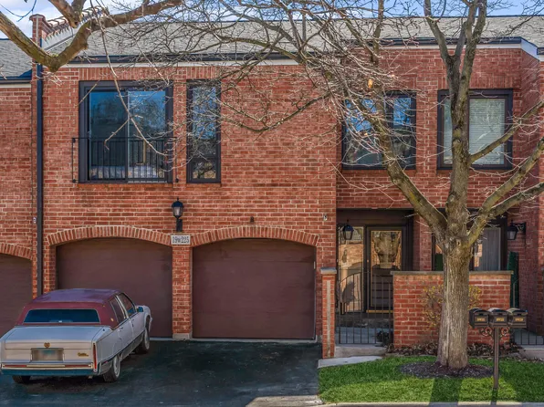 19W225 Old Tavern Rd W, Oak Brook, IL 60523