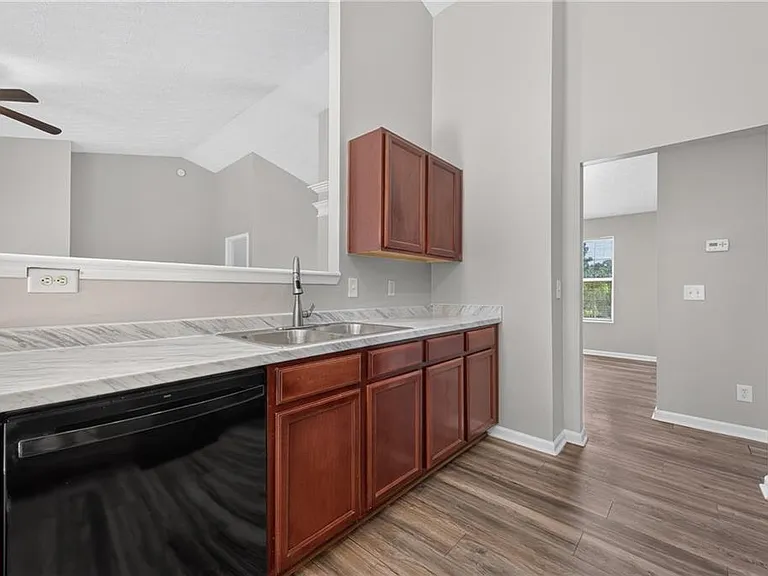 437 Waterbury Way — Photo 21