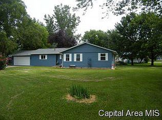 17030 River View Rd, Petersburg, IL 62675