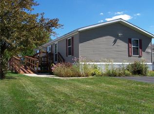 7 Juniper Dr, Hamlin, NY 14464