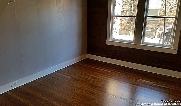 5th image of 1322 Hicks Ave