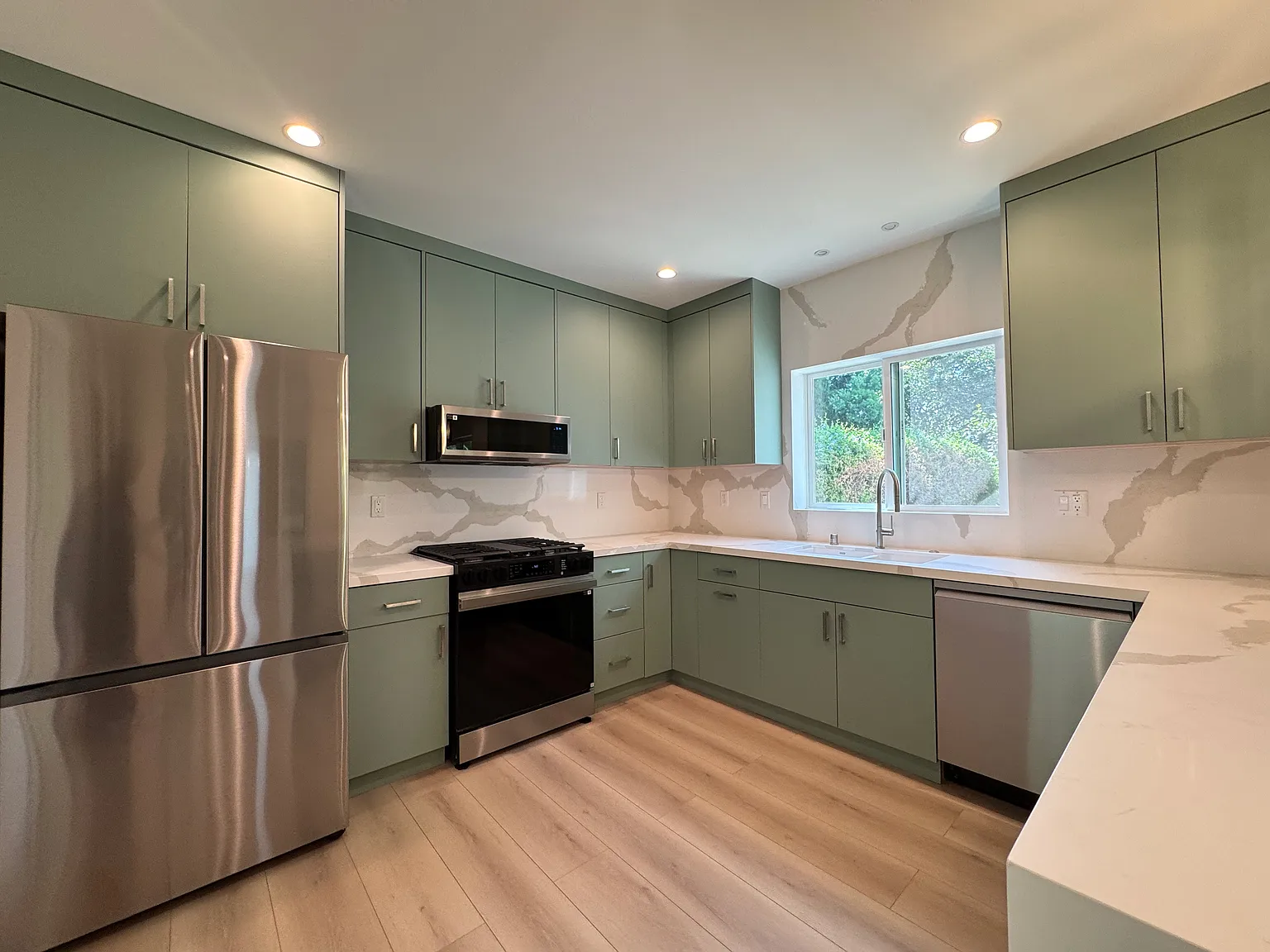 2 bed, 600 sqft, $2,975 — Photo 3