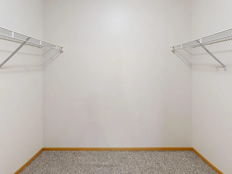 Dakota Park Apartments — Photo 18