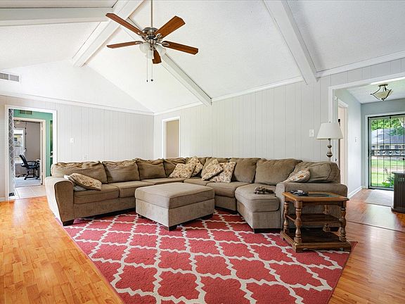 3rd image of 3028 Barrycrest Dr
