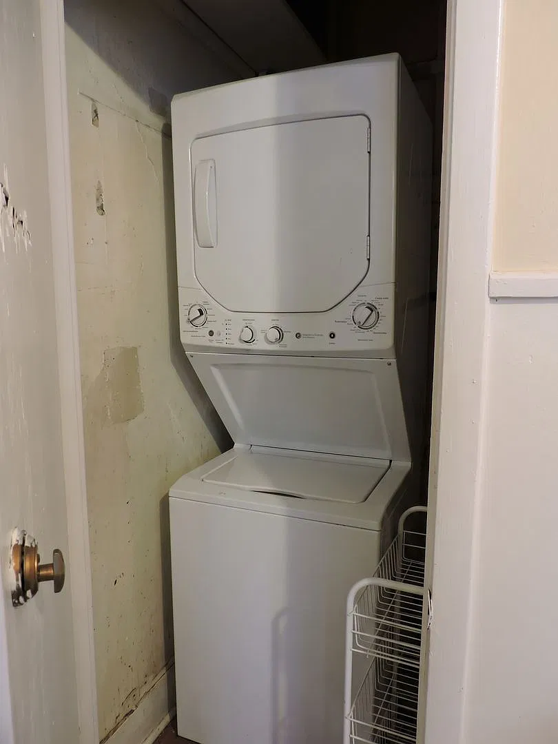 110 Lyon St — Photo 4