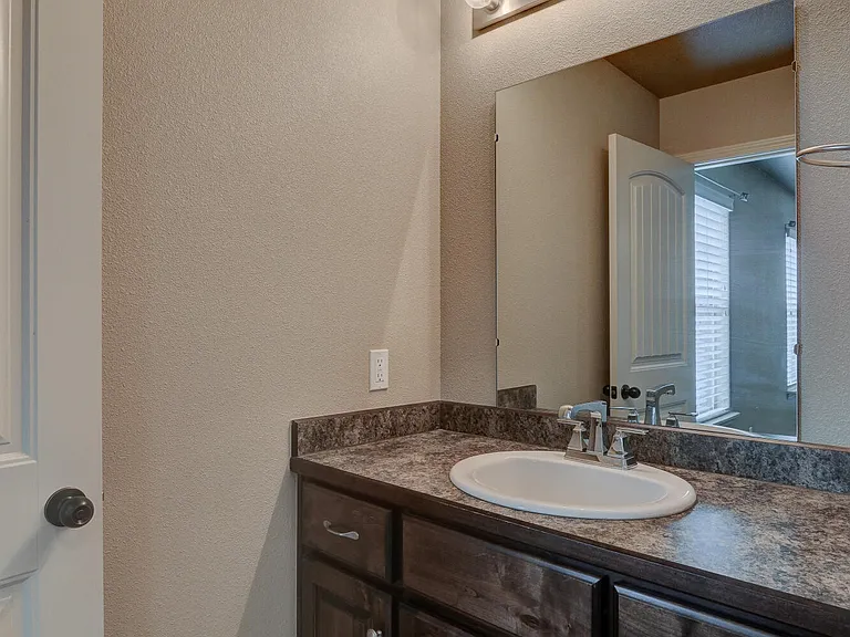 2531 Virginia Ave — Photo 13