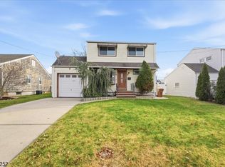 527 Birchwood Rd, Linden City, NJ 07036