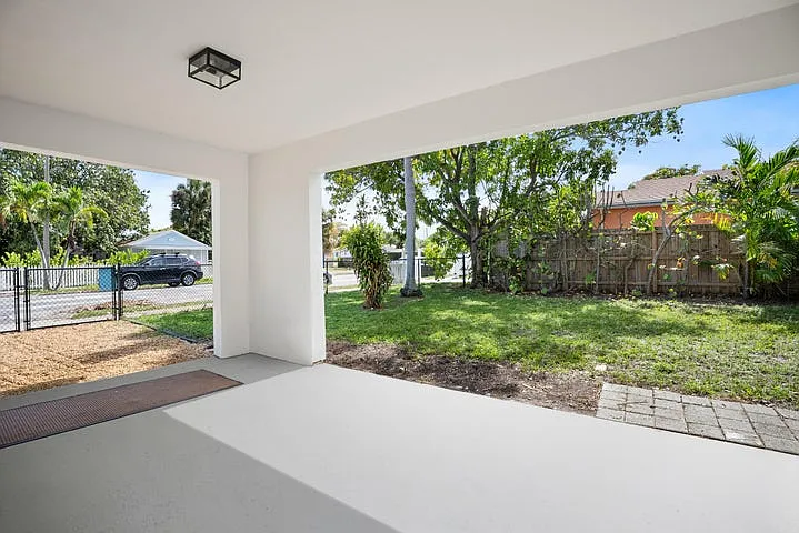 3 bed, 1400 sqft, $4,950 — Photo 3