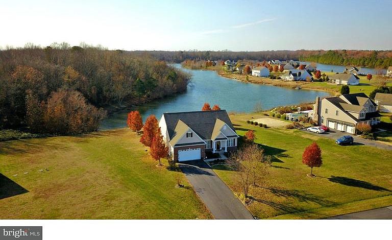 1st image of 22493 Lakeshore Dr