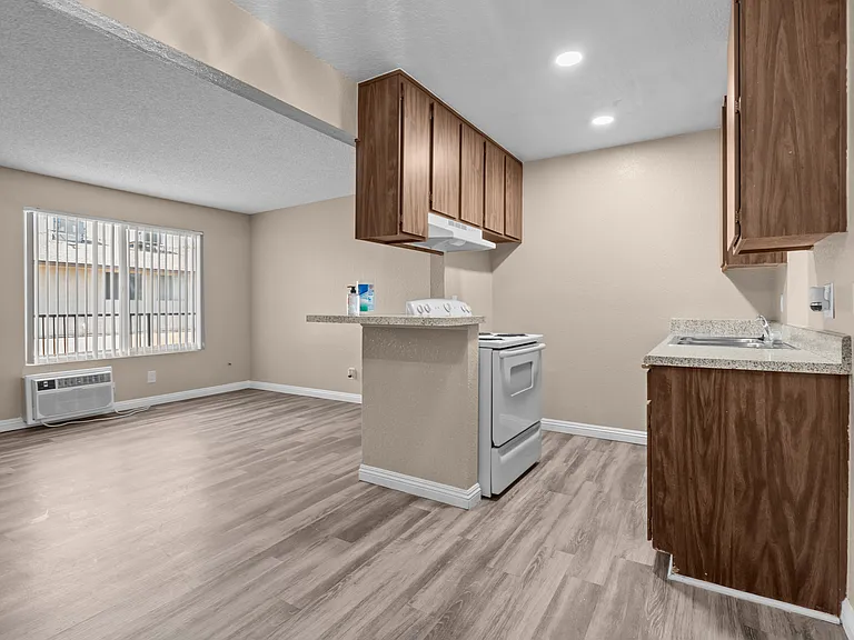 Park Place Apartments — Photo 7
