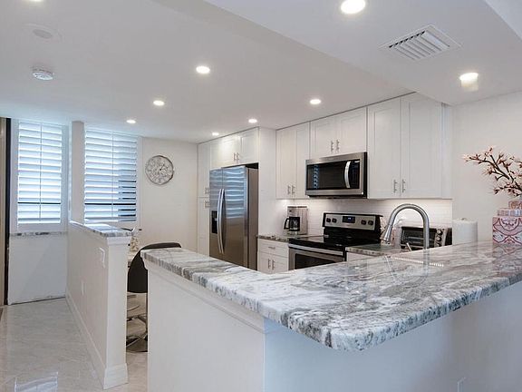 2nd image of 380 Seaview Ct APT 305