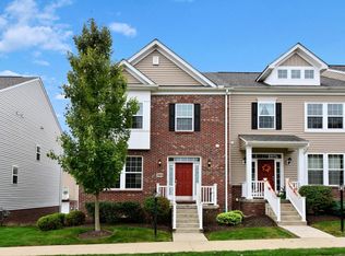 305 Trafalgar Sq, Cranberry Township, PA 16066