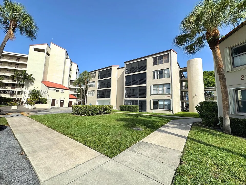 2324 S Cypress Bend Dr #415