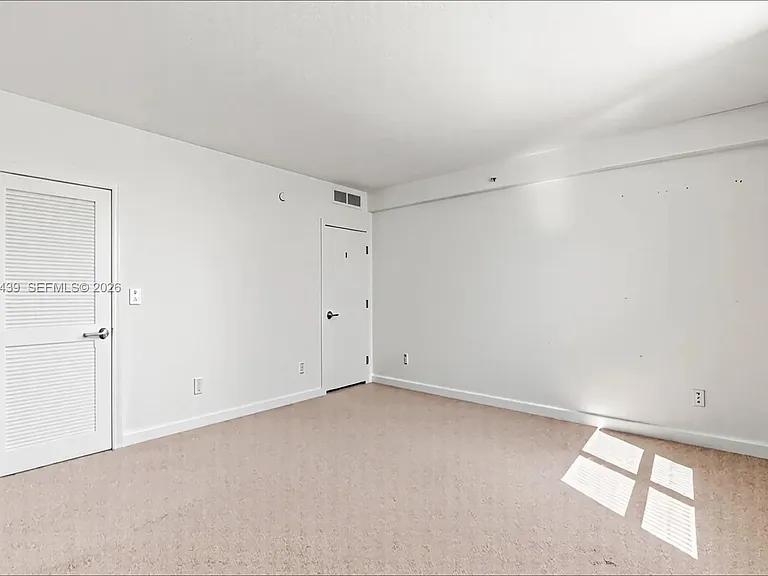 401 69th St #101 — Photo 11